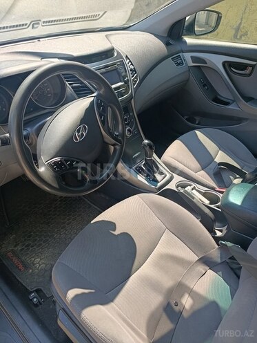 Hyundai Elantra-8