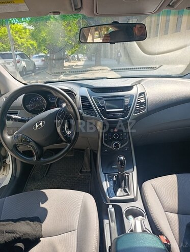 Hyundai Elantra-6