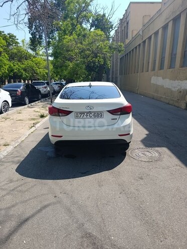 Hyundai Elantra-4