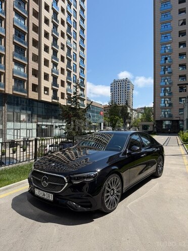 Mercedes E 300-1