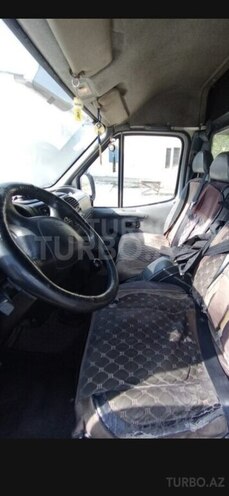 Ford Transit-10