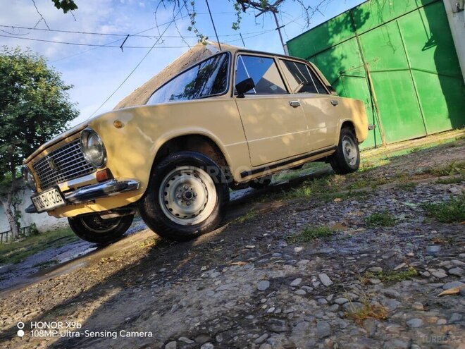 LADA (VAZ) 21011-1