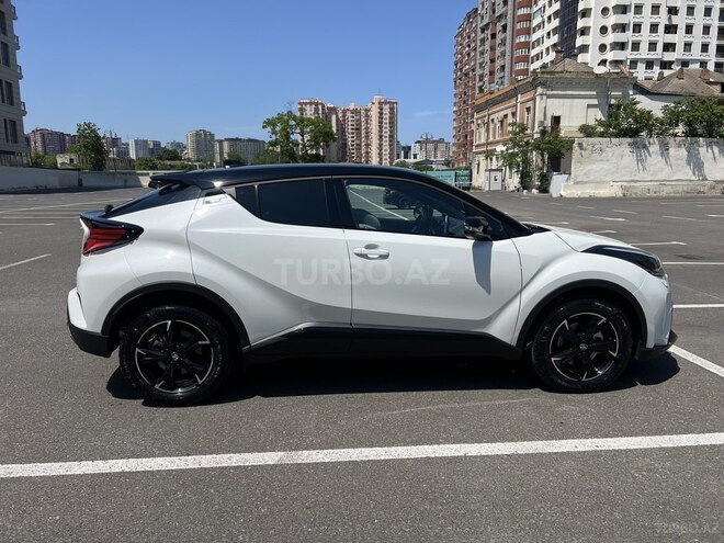Toyota C-HR-4