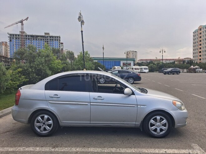 Hyundai Accent-2