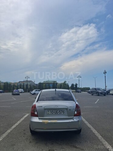 Hyundai Accent-4