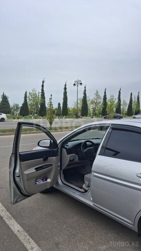 Hyundai Accent-10