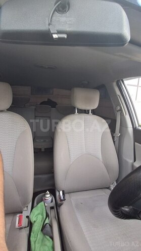 Hyundai Accent-12