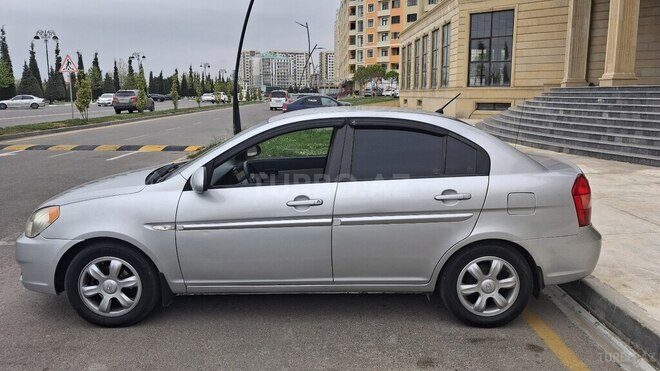 Hyundai Accent-16
