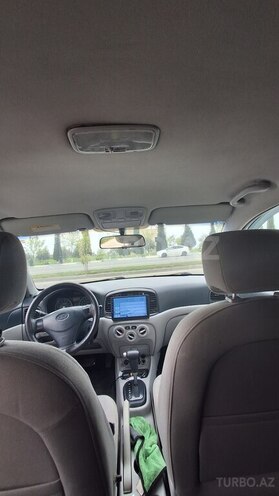 Hyundai Accent-15