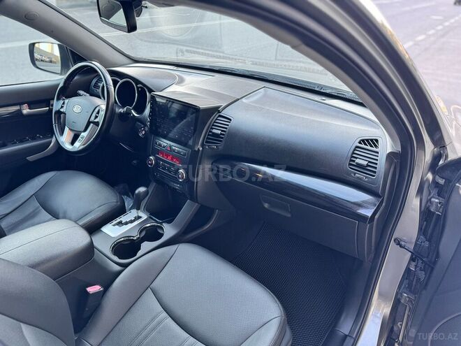 Kia Sorento-13