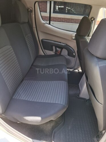 Mitsubishi L200-11