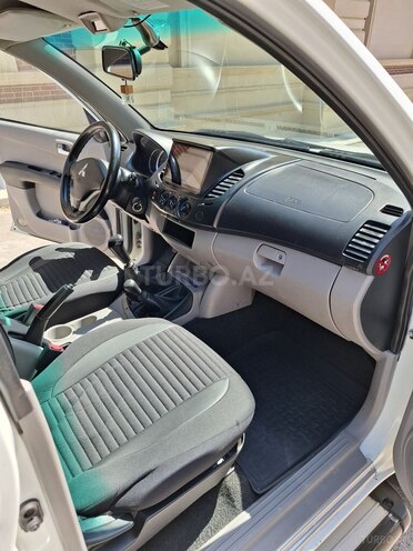Mitsubishi L200-10