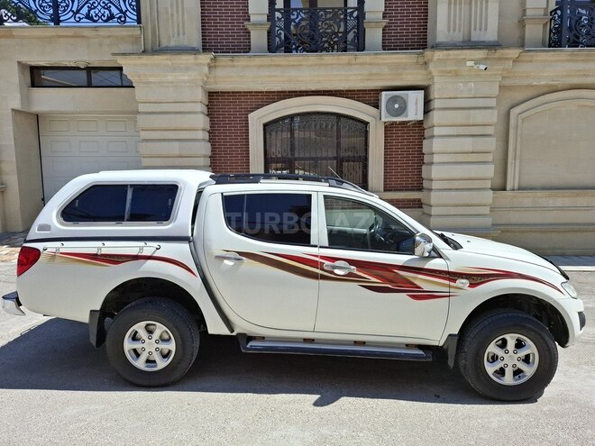 Mitsubishi L200-3