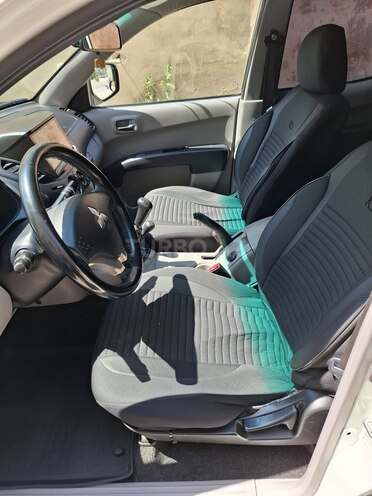 Mitsubishi L200-9