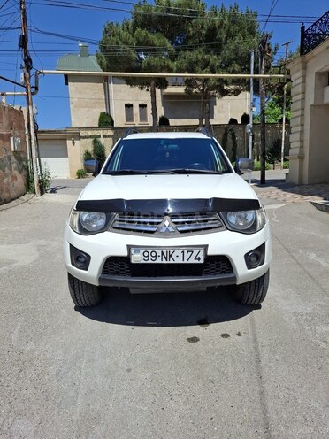 Mitsubishi L200-1