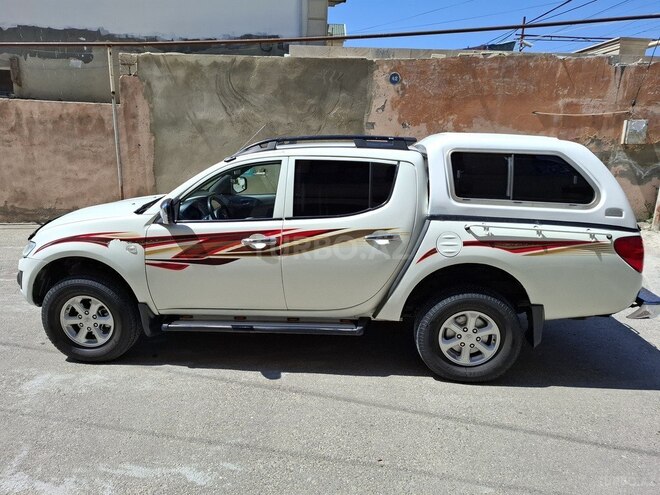 Mitsubishi L200-4