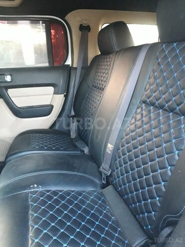 Hummer H3-9