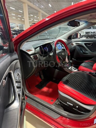 Hyundai Elantra-11