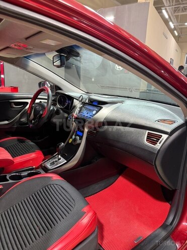 Hyundai Elantra-17
