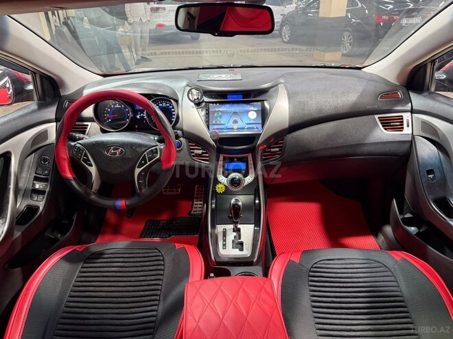 Hyundai Elantra-12