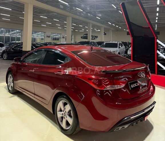 Hyundai Elantra-8