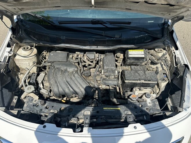 Nissan Versa-11