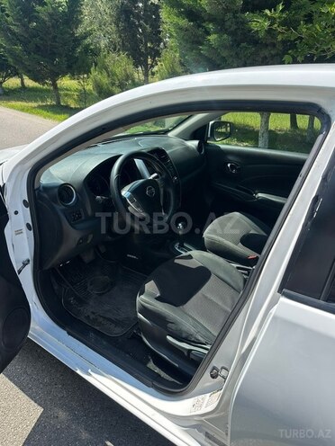 Nissan Versa-6