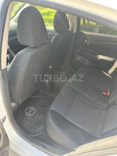 Nissan Versa-10