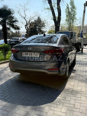 Hyundai Accent-2