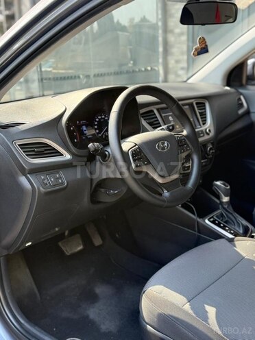 Hyundai Accent-4