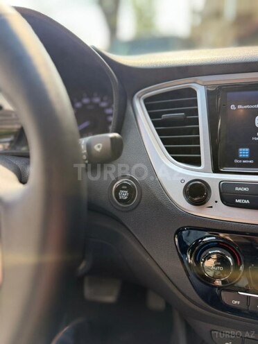 Hyundai Accent-11