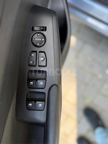 Hyundai Accent-15
