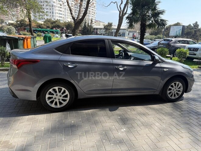 Hyundai Accent-9