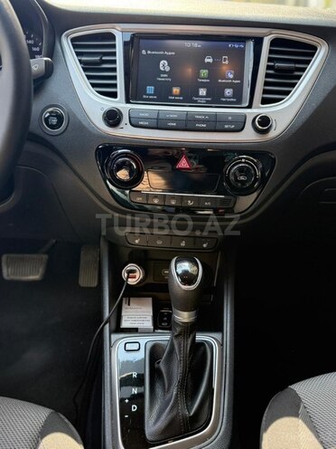Hyundai Accent-10