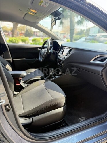 Hyundai Accent-16