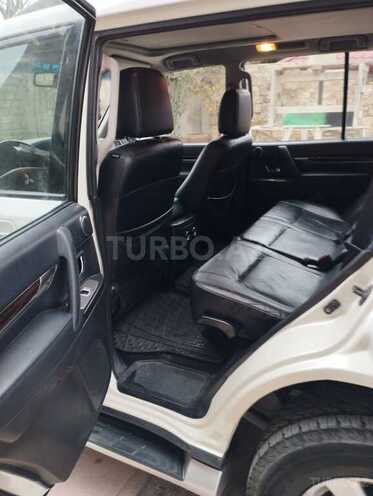 Mitsubishi Pajero-8