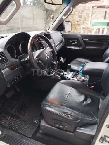 Mitsubishi Pajero-11