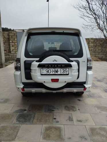 Mitsubishi Pajero-4