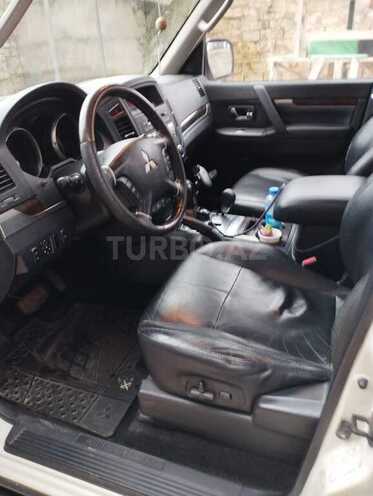 Mitsubishi Pajero-10