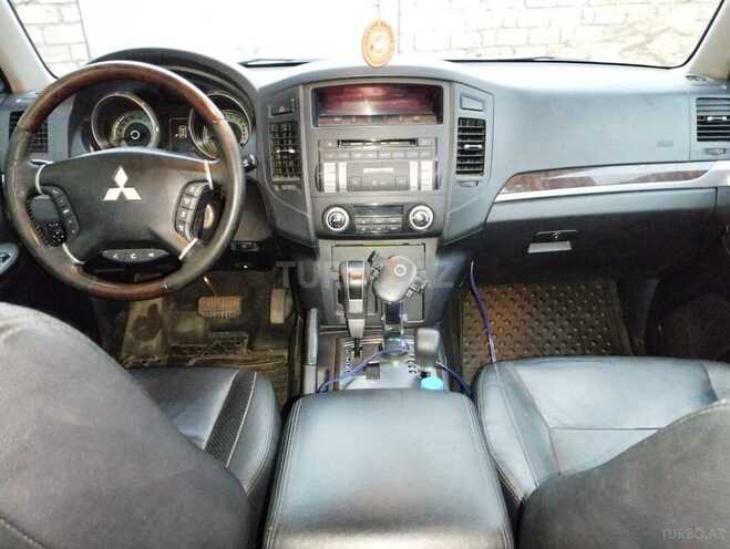 Mitsubishi Pajero-9