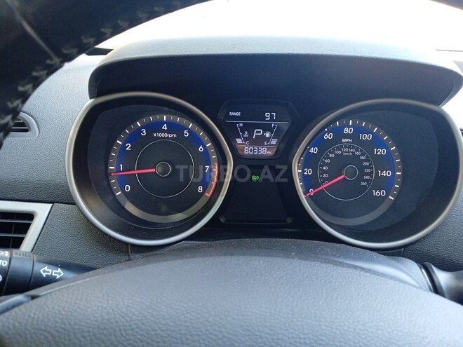 Hyundai Elantra-5