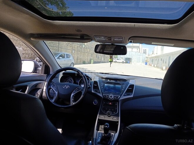 Hyundai Elantra-4