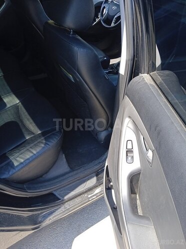 Hyundai Elantra-6
