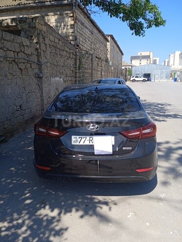 Hyundai Elantra-3