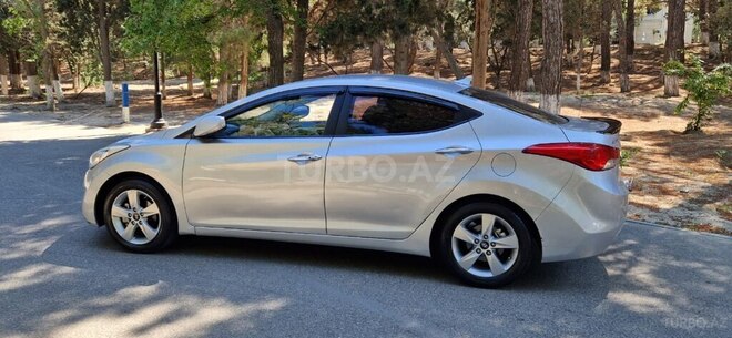 Hyundai Avante-8