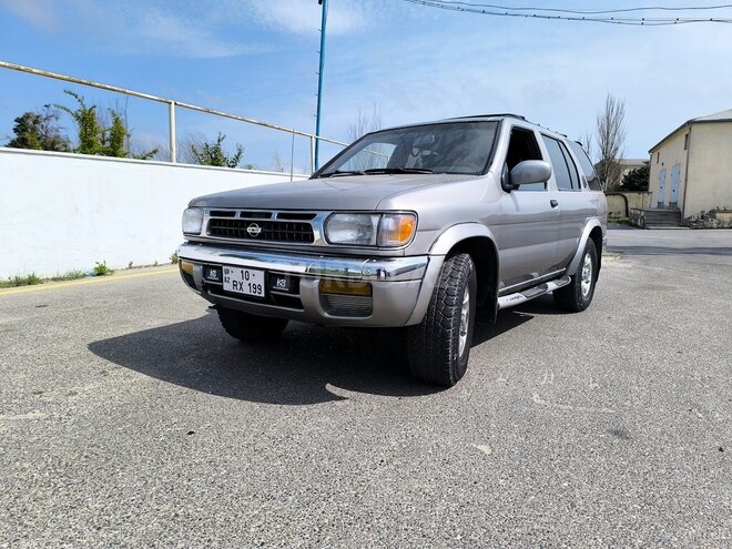 Nissan Pathfinder-2