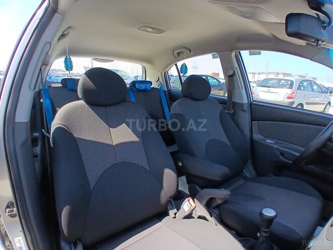 Kia Rio-10