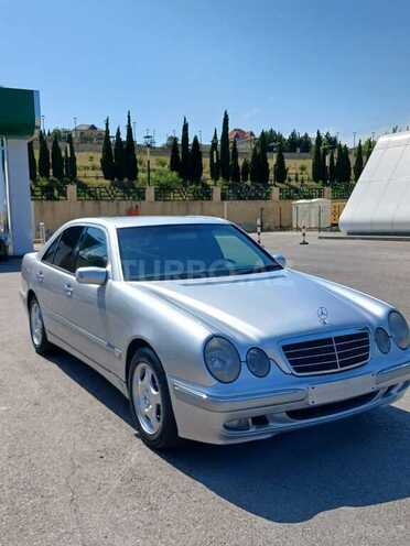 Mercedes E 240-1