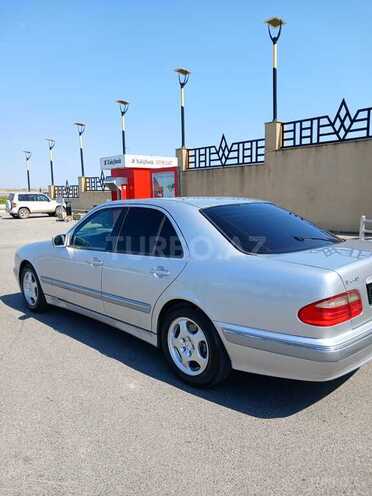 Mercedes E 240-4