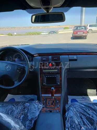 Mercedes E 240-16